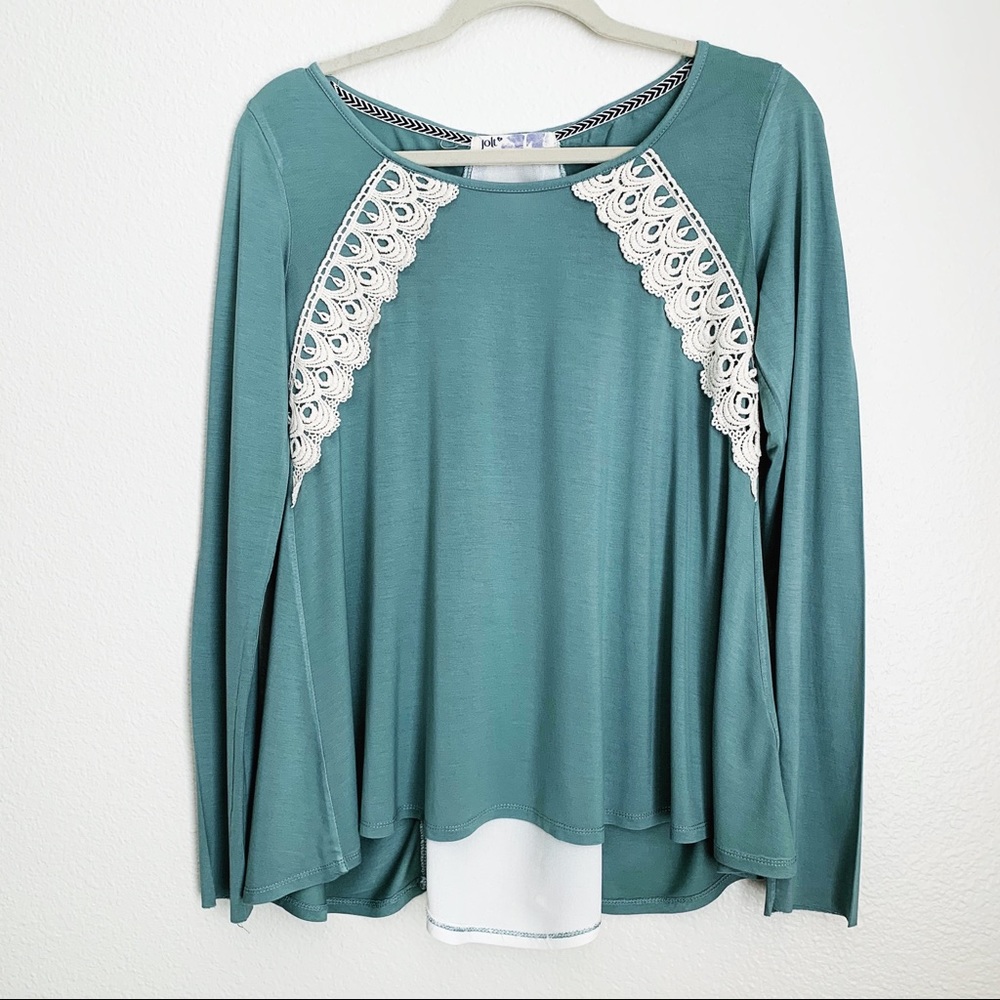 Jolt Blouse Light Sage/Cream w/Lace Appliqué